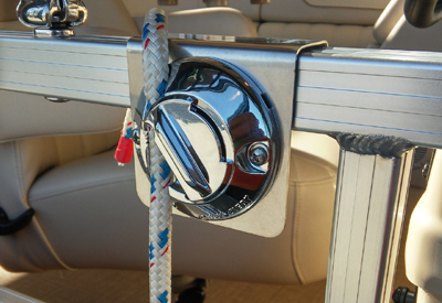 QUICK CLEAT™ HEAVY-DUTY, PORTABLE PONTOON RAIL FENDER CLIP - Boating  Industry Canada