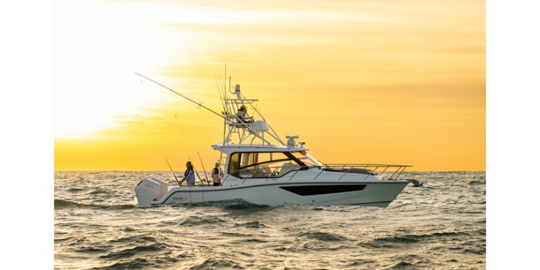 Boston Whaler Debuts 365 Conquest