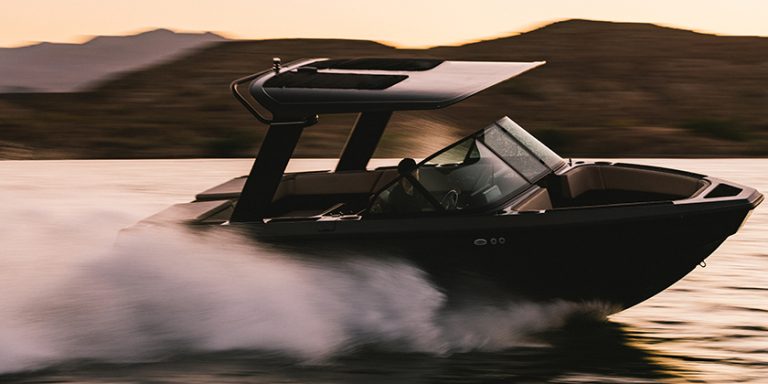 World’s Only All-Electric Wake Boat Makes Canadian Debut at Vancouver International Boat Show 
